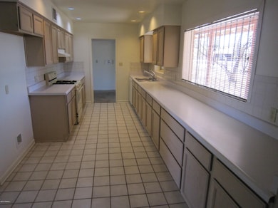 5239 E Holmes St, Tucson, AZ 85711 - photo 3