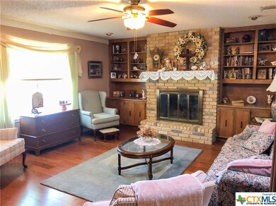 415 Skyview Cir, Troy, TX 76579 - photo 6