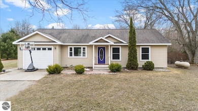 510 E Main St, Hale, MI 48739 - photo 2