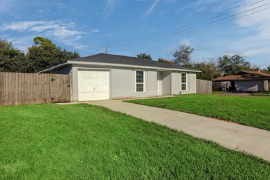 16739 Forest Bend Ave, Friendswood, TX 77546 - photo 4