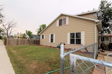Side Yard<|><|>