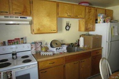KITCHEN LARGE UNIT 3!