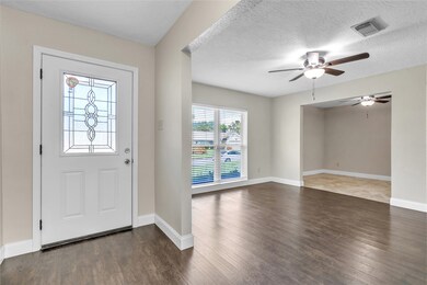 16919 Worden Ln, Friendswood, TX 77546 - photo 3