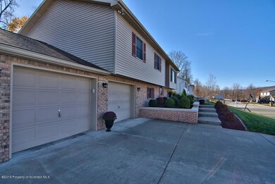 112 Northpoint Dr, Olyphant, PA 18447 - photo 2