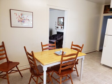 Eat-in kitchen