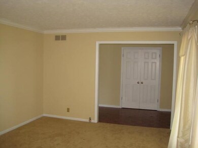 243 Farmbrook Cir, Frankfort, KY 40601 - photo 3