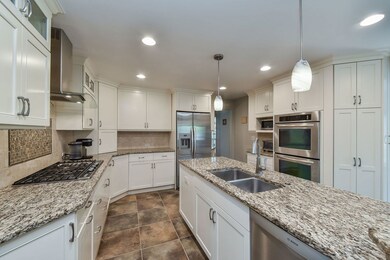 1608 Clyde Dr, Naperville, IL 60565 - photo 4