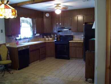 104 Joann Dr, Archbald, PA 18403 - photo 2