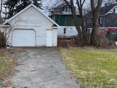 Garage/Driveway