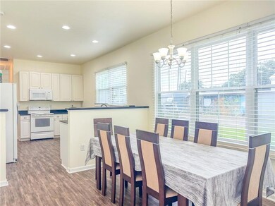 kitchen/breakfast area