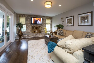 09_Living Room