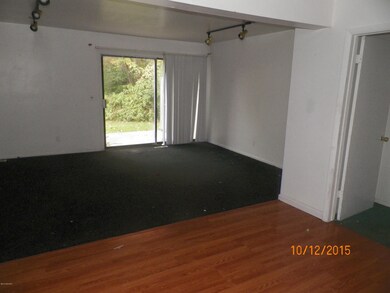 saxony-dining rm and living rm view