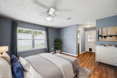 1035 W 30th St, Houston, TX 77018 - photo 7