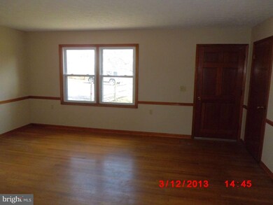 305 Walton St, Strasburg, VA 22657 - photo 5