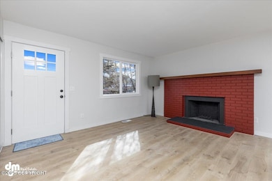 04-Living Room-DW-1756