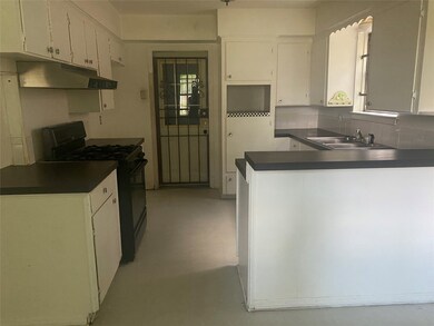 10518 Bretton Dr, Houston, TX 77016 - photo 4