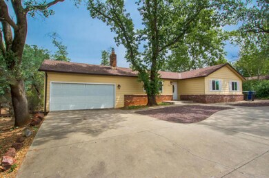 1464 Mistletoe Ln, Redding, CA 96002 - photo 2