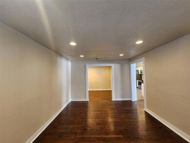 320 Davis St, Weatherford, TX 76086 - photo 2