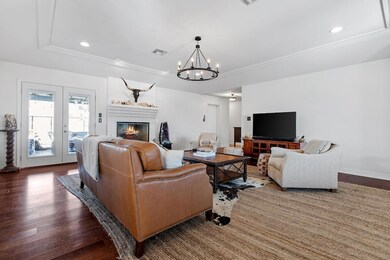 612 W Morse St, Fredericksburg, TX 78624 - photo 6