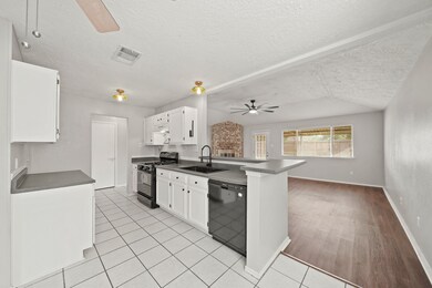 1325 Canyon Springs Dr, La Porte, TX 77571 - photo 5