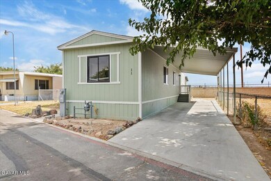 45800 Challenger Way unit 11, Lancaster, CA 93535 - photo 2