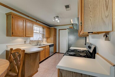 3516 Madrid Dr, Fort Worth, TX 76133 - photo 6