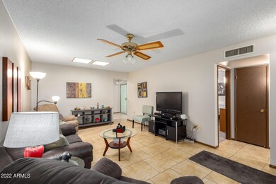 10536 W Highwood Ln, Sun City, AZ 85373 - photo 7