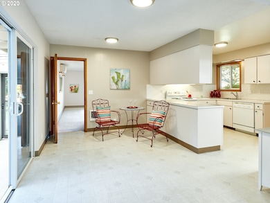 648 N Dahlia Place, Canby, OR 97013 - photo 7