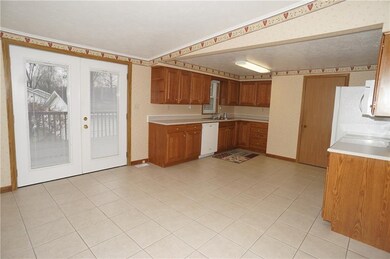 907 Columbus Ave, Batesville, IN 47006 - photo 3