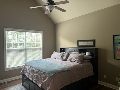 Master bedroom  ensuite with high ceiling and lots of light!