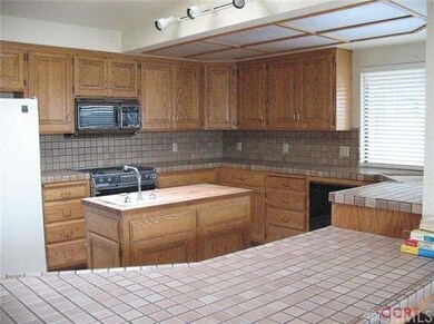 Very open and comfortable kitchen area, very spaci