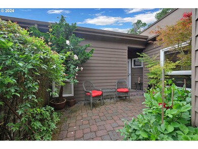 1281 Spyglass Dr, Eugene, OR 97401 - photo 4