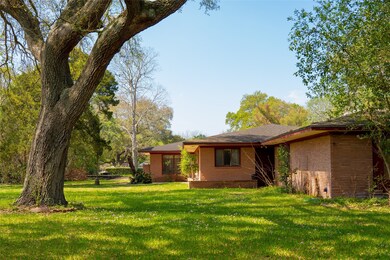 306 W Foley St, Alvin, TX 77511 - photo 2