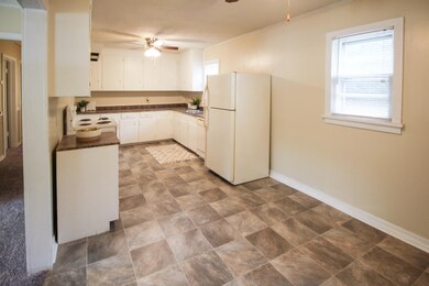 Dining to kitchen