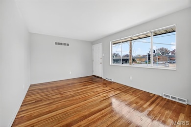 6902 Howdershell Rd, Hazelwood, MO 63042 - photo 4