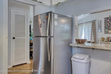 2715 Chatham Rd, Lansing, MI 48910 - photo 5