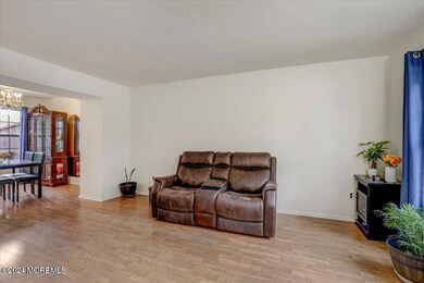 06-Family Room