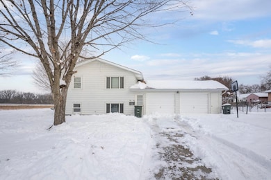 608-610 Martin Rd, Waterloo, IA 50701 - photo 2