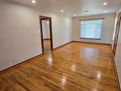 1010 W 31st St, Houston, TX 77018 - photo 2