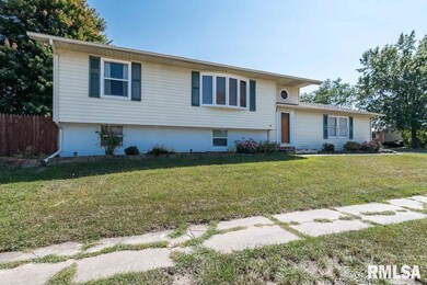 5505 Cedar St, Davenport, IA 52806 - photo 2