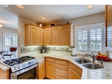 1073 S Pine St, Canby, OR 97013 - photo 6