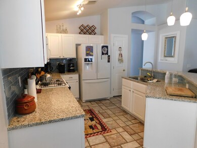 Undermount sink