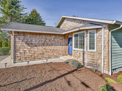 1727 SE 8th St, Lincoln City, OR 97367 - photo 4