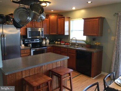 990 Maple St, Honey Brook, PA 19344 - photo 4