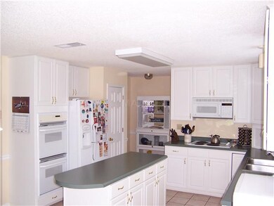 Spacious bright kitchen with double ovens, island 