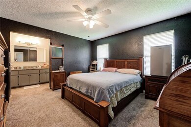 1229 NE 24th St, Moore, OK 73160 - photo 4