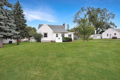 1123 E Ridgeway Ave, Waterloo, IA 50702 - photo 2