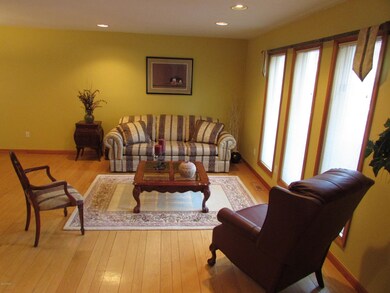 106 Valley Ct, Milford, PA 18337 - photo 5