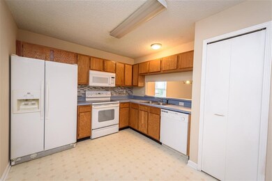 2442 Townsquare Dr, Jacksonville, FL 32216 - photo 6