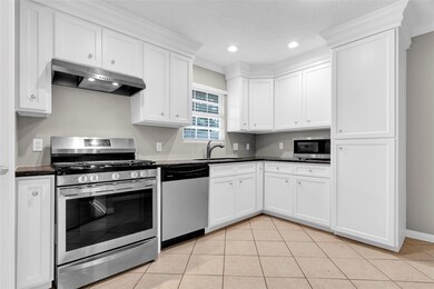 2314 Saxon Dr, Houston, TX 77018 - photo 6